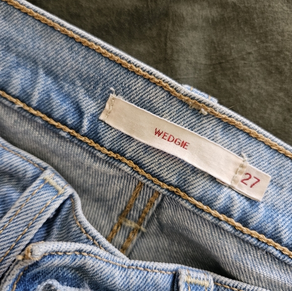Levis Straight Leg Wedgie size 27 - Picture 2 of 3